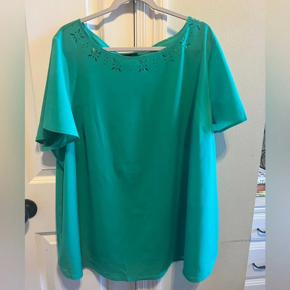 Lane Bryant Green Short Sleeve Blouse Shirt Cutout Flower Accent Size 26/28. - Picture 1 of 6
